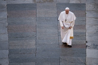 Papa Francisc, la Slujba de Înviere: În aceste vremuri întunecate, creştinii să nu uite că temerile lor vor fi înlocuite de speranţă – VIDEO –