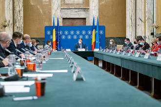 Comitetul interministerial pentru revenirea la normalitate: Eliminarea restricţiilor şi redeschiderea sectoarelor grav afectate de pandemie se va putea face treptat / Propunerile concrete, discutate începând de joi în grupuri de lucru pe domenii