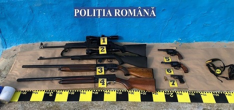 Două femei din judeţul Vrancea au fost arestate de poliţiştii buzoieni după ce au fost prinse în timp ce încercau să vândă unui buzoian mai multe arme