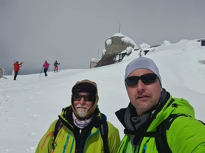 Ministrul Mediului despre lucrările de modernizare a staţiei meteo de la Vârful Omu: Este o operaţiune anevoioasă, Până pe 30 aprilie are loc transportul materialelor de construcţie