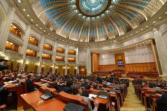 Cristina Prună a propus sancţionarea deputaţilor care nu poartă mască de protecţie în plen / Biroul permanent a decis să mai existe o discuţie în coaliţia liderilor de grup