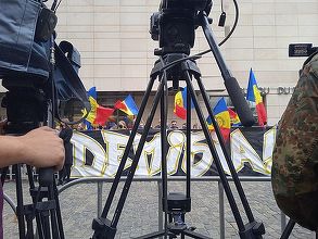 AUR protestează la Ministerul Sănătăţii / Partidul cere demisia ministrului Vlad Voiculescu