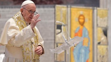 Papa Francisc la binecuvântarea Urbi et Orbi: Pandemia există; criza socială şi economică este foarte gravă, şi totuşi conflictele armate nu încetează -VIDEO-