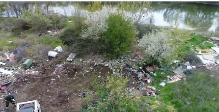 Radu Mihaiu: ”Lacul Fundeni e o bombă ecologică / În numai 5 zile, dintr-un singur depozit de gunoi ilegal, echipele Administraţiei Domeniului Public au scos 343 tone deşeuri – VIDEO
