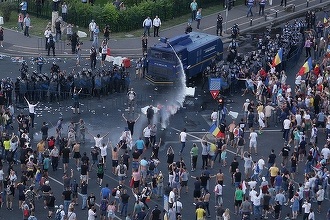 Curtea de Apel Bucureşti a decis redeschiderea Dosarului 10 august, admiţând cererea unuia dintre cei agresaţi de jandarmi