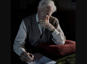 Scriitorul britanic John Le Carré, opozant al Brexitului, a obţinut cetăţenia irlandeză înainte de a muri