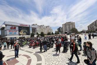 Buzău: Câteva sute de motociclişti au participat la un marş de conştientizare a prezenţei motocicliştilor pe străzi – FOTO, VIDEO