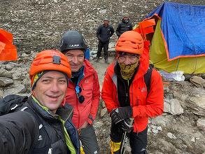 Alpiniştii Horia Colibăşanu şi Marius Gane au revenit în România. Ei au oprit expediţia pe vârful Dhaulagiri din Nepal, după ce au fost surprinşi de o avalanşă – FOTO