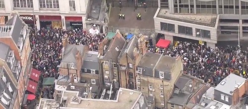 O manifestaţie propalestiniană a adunat mii de persoane la Londra