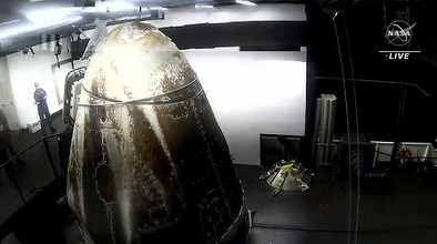 Nava SpaceX cu patru astronauţi la bord a revenit pe Pământ – VIDEO