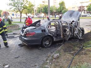 Cerc de suspecţi în cadrul anchetei privind explozia maşinii omului de afaceri arădean / La faţa locului ar fi fost găsite urme de explozibil