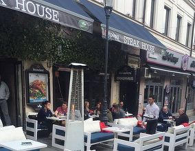 Sălile de spectacol, cinematografele, restaurantele şi cafenelele din Bucureşti se redeschid de astăzi la 30% din capacitate