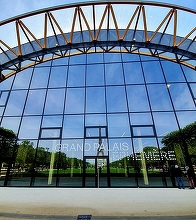 O clădire de 10.000 de metri pătraţi din lemn şi sticlă, ridicată în faţa Turnului Eiffel, va găzdui manifestări culturale şi sportive – FOTO