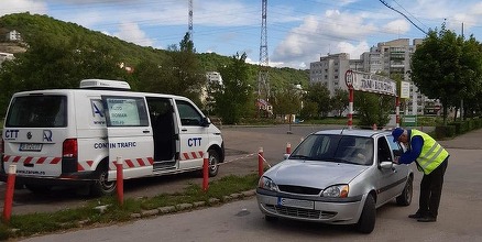 Controale ale inspectorilor RAR în cinci judeţe: Aproape jumătate dintre maşinile oprite prezentau deficienţe majore sau periculoase / 19 autovehicule au fost încadrate în categoria “pericol iminent de accident”