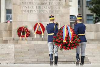 Ceremonii militare şi religioase în întreaga ţară, de 9 Mai / La evenimentele din Bucureşti participă ministrul Apărării şi alţi oficiali / Tripla semnificaţie a zilei