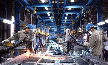 INS: Producţia industrială a crescut cu 14,3% ca serie brută, în primele patru luni, faţă de aceeaşi perioadă a anului trecut