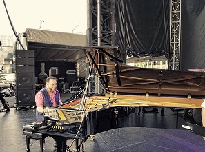 Pianistul Sorin Zlat şi trio-ul său, invitaţi speciali în ultimul concert jazz prezentat de Big Band-ul Radio în această stagiune