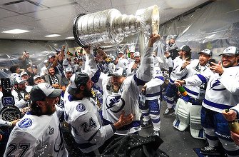 Hochei pe gheaţă: Tampa Bay Lightning, campioana en-titre, s-a calificat în finala NHL