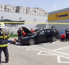 Explozie la o butelie aflată într-o maşină care staţiona pe o stradă din Bucureşti/ În autoturism erau doi tineri, unul este în stop cardio-respirator