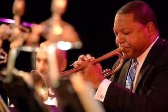 Wynton Marsalis, cel mai cunoscut trompetist contemporan, şi Jazz at Lincoln Center Orchestra vor concerta prima dată în România