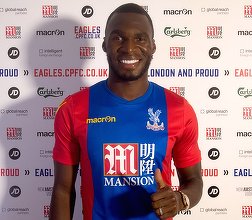 Benteke şi-a prelungit contractul cu Crystal Palace pentru încă două sezoane