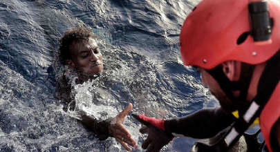 Nava de salvare a ONG-ului SOS Méditerranée Ocean Viking salvează 369 de migranţi la Mediterana şi are la bord 572 de persoane