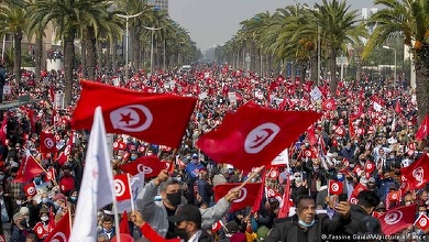 Tunisia – Ciocniri violente între poliţie şi protestatarii care cer demisia guvernului