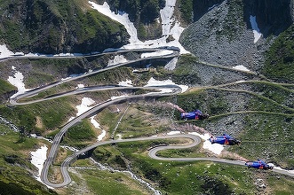 Transfăgărăşanul, redeschis cu un zbor uman la 220km/h fără motor de propulsie