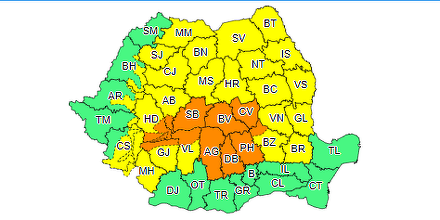 Meteorologii anunţă instabilitate atmosferică temporar accentuată, cantităţi de apă însemnate, descărcări electrice în cea mai mare parte a ţării până luni dimineaţă / Avertizare cod portocaliu pentru sudul Transilvaniei, nordul Olteniei şi al Munteniei