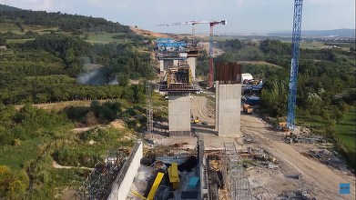 Cătălin Drulă publică imagini cu viaductul de la Tălmăcel, parte a primului lot din Autostrada Piteşti-Sibiu, unul dintre cele mai impresionante proiecte în construcţie din ţară / Stadiul lucrărilor pe lotul 1 46% – VIDEO