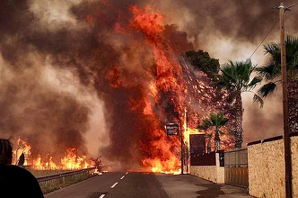 Grecia: 16 persoane spitalizate din cauza incendiilor