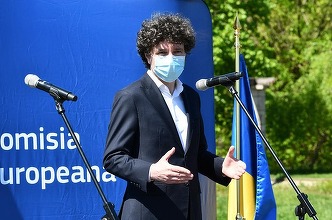 Nicuşor Dan: Le-am spus angajaţilor de la ALPAB că ce fac ei săptămânile astea este decisiv pentru decizia pe care o să o luăm. Avem două alternative: ori să angajăm, ori să mergem pe piaţa liberă