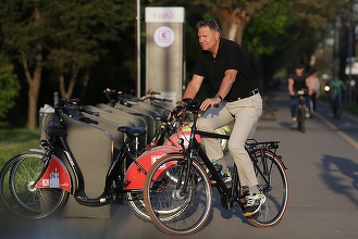 Preşedintele Klaus Iohannis a ajuns cu bicicleta la Palatul Cotroceni