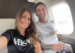 Lionel Messi a sosit la Paris, unde a fost aşteptat de sute de fani