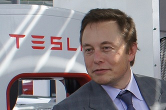 Musk: Tesla va lansa probabil anul viitor un prototip de robot umanoid „Tesla Bot”, destinat activităţilor periculoase sau repetitive