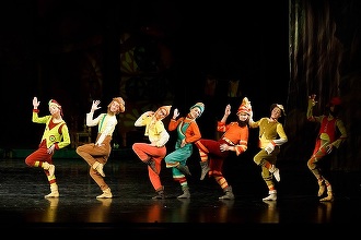 Spectacolul de balet pentru copii „Albă ca zăpada şi cei şapte pitici”, pe scena Operei Naţionale Bucureşti