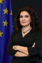 Şefa Reprezentanţei Comisiei Europene în România, după agresiunea din Suceava: Este inadmisibil să fii atacat în timp ce îţi faci meseria / Autorităţile trebuie să ia toate măsurile necesare pentru protejarea libertăţii presei, conform valorilor UE