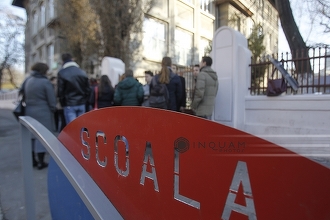 Avocatul Poporului a atacat la CCR OUG 50/ 2021 referitoare la decontarea navetei elevilor