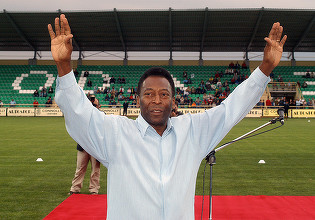 Pele anunţă că a ieşit de la terapie intensivă: “Sunt pe zi ce trece mai fericit, cu dispoziţie să joc 90 de minute, dar şi prelungiri”