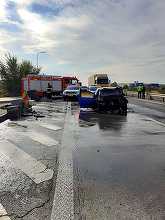 Giurgiu: Accident între un autoturism şi un autocar cu 30 de pasageri, pe autostrada A 1/ În urma impactului, autoturismul a luat foc – FOTO
