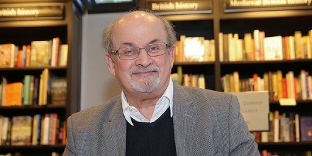 Scriitorul Slaman Rushdie îşi va publica noua sa carte, în serial, sub formă de newsletter