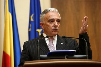 Isărescu, mesaj pentru românii cu rate:Perioada dobânzilor mici a trecut, nu mai revine/ Acestea vor fi dobânzile relativ normale, cu menţiunea că ROBOR a cam sărit calul, s-a dus cam mult dincolo de ceea ce am întreprins noi cu rata de politică monetară