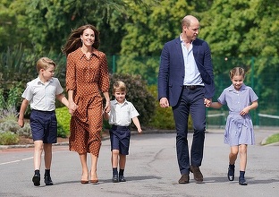 Tinerii membri ai familiei regale britanice s-au prezentat la noua lor şcoală – FOTO/VIDEO